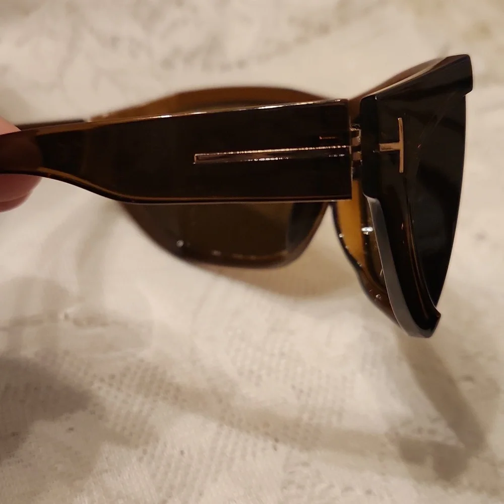 Tom Ford Sunglasses,  pre-owned, No scratches,  case And cloth - Picture 4 of 8